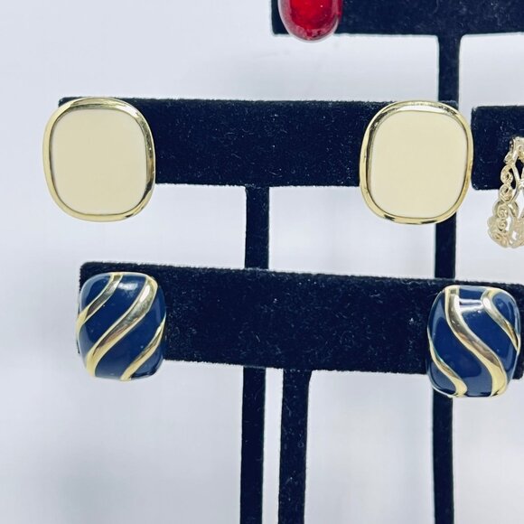 Vintage Lot of 5 Gold Tone Pierced Earrings (5623) - Picture 3 of 6